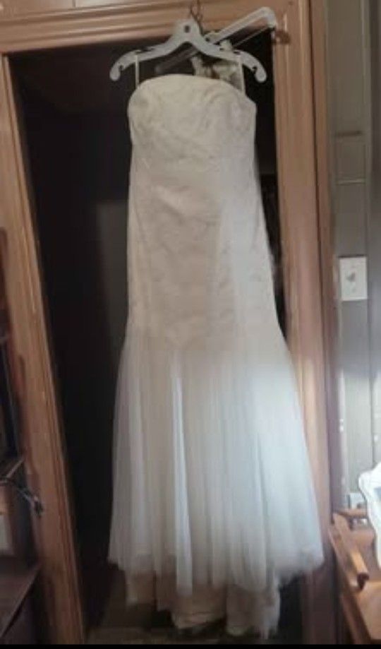 David's Bridal Strapless Wedding Gown