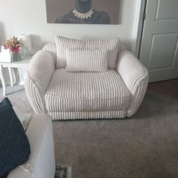 BIG COMFY CHAIR 