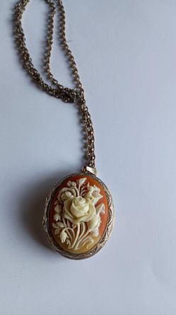Large Art Deco Gold tone Flower design Locket Necklace Beautiful