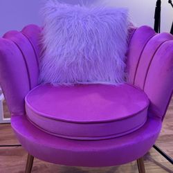 2 Pink Velvet  Chairs + 2 Pillows