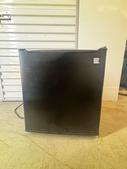 Mini fridge