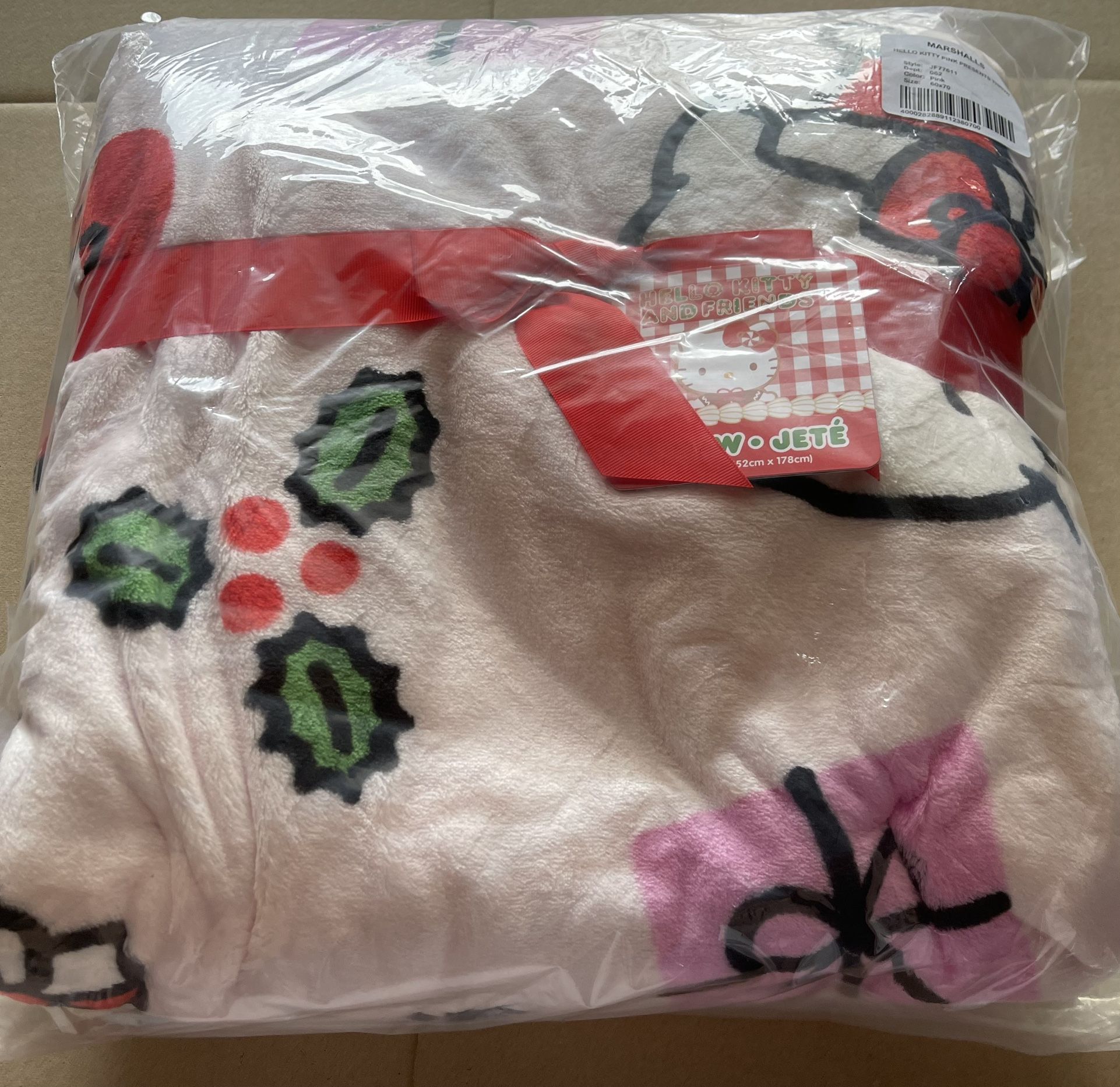 Hello Kitty Christmas Throw (Light Pink)