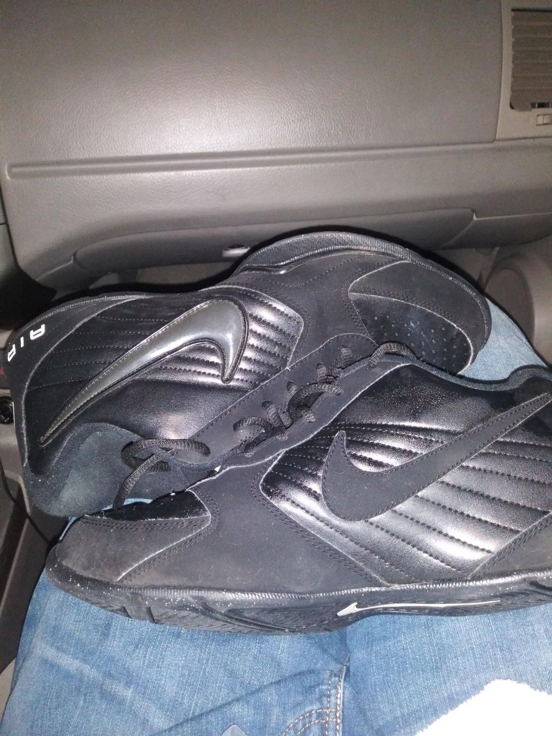 Mens Nike shoes (size 10.5)