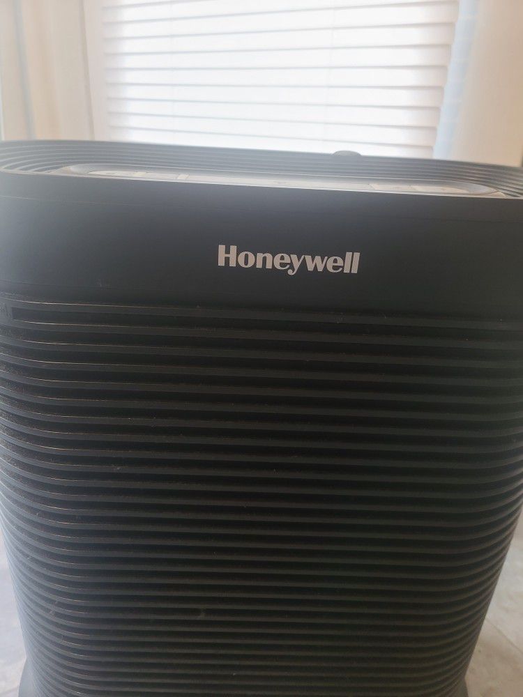 Honeywell HPA300 HEPA Air Purifier, Airborne Allergen Reducer for Large Rooms (465 sq ft)