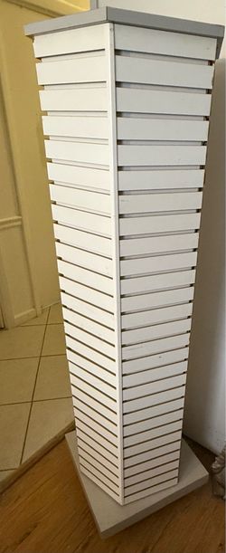 Retail tower spinning display
