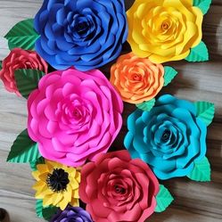 Paper Flowers And Paper Roses. Flores De Papel