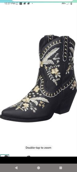 Dingo boots size 8 in womans