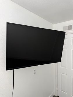 43” TCL Roku TV with Mount