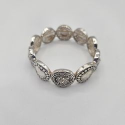 Paparazzi Jewelry Rural Fields Bracelet Floral Patterns Antiqued Silver