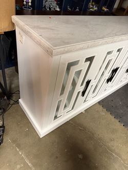 Kerrigan 64” console