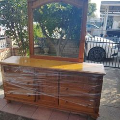 Tocador De Madera En Buen Estado 