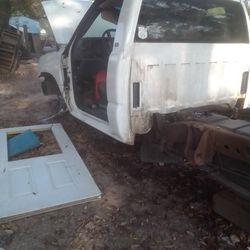 03  Chevy 1500 Engine N Transmission 