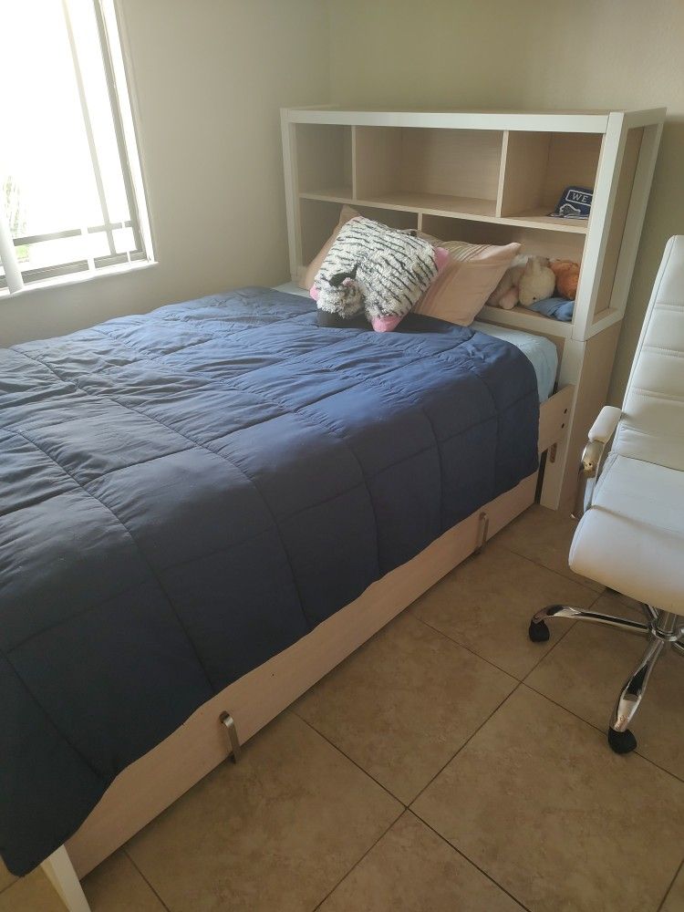 Trundle bed, Matching desk and chair