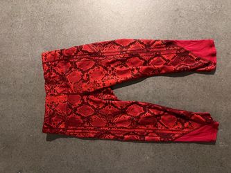 Lululemon size XS Red Snakeskin Print Cropped Leggings