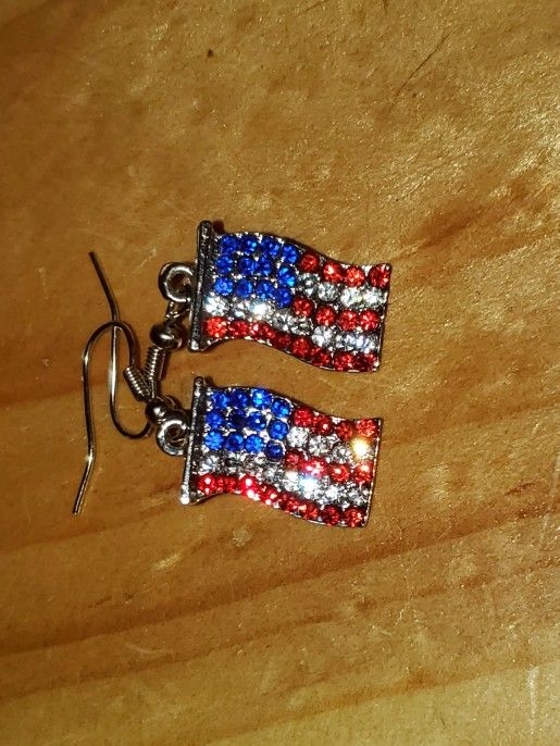 American Flag Gem Stone Earrings For Pierced Ears! Excellent Condition!