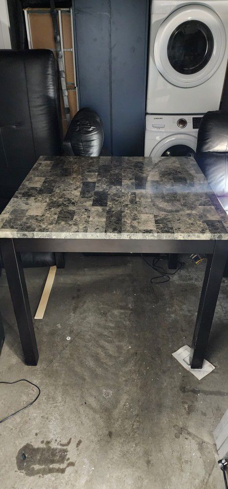 42“ X 42" Dinner / Breakfast Table With 4 Chairs 