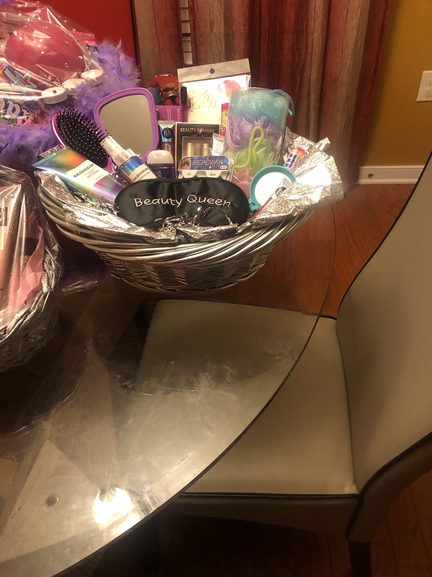 Young queen baskets