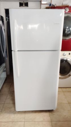 FRIGIDAIRE REFRIGERATOR EVERYTHING GOOD