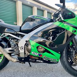 Kawasaki Ninja ZX9R