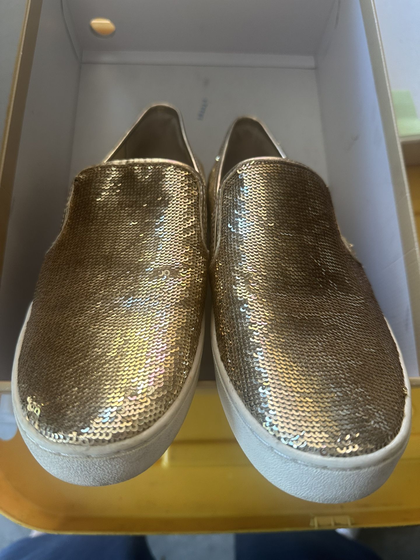 Micheal Kors Size 6