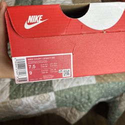 Nike Court Legacy Size 7.5 Men’s /9womens 