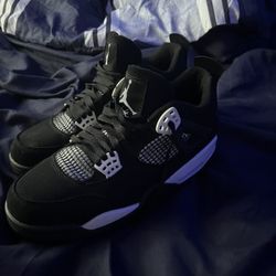 white thunders size 10