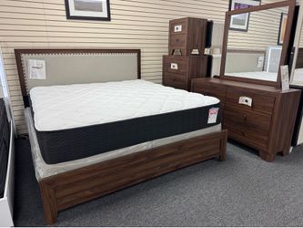 King Size Bedroom Set. 🚚WE DELIVER🚚