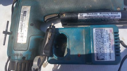 Drill cordless, Makita