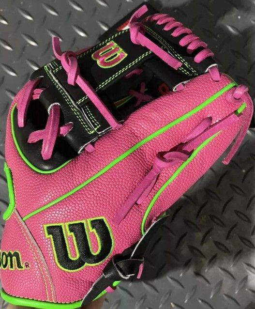 Brand New Wilson A2000 SuperSkin 11.5” Infield 1786 Baseball Glove Pink Black Volt Size 11.5"