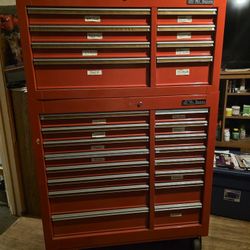 BIG HUGE TOOL BOX VERY HEAVY AND TALL  LIKE NEW!!!!!