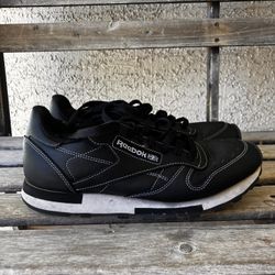 Classic Black Reebok Lows Size 9