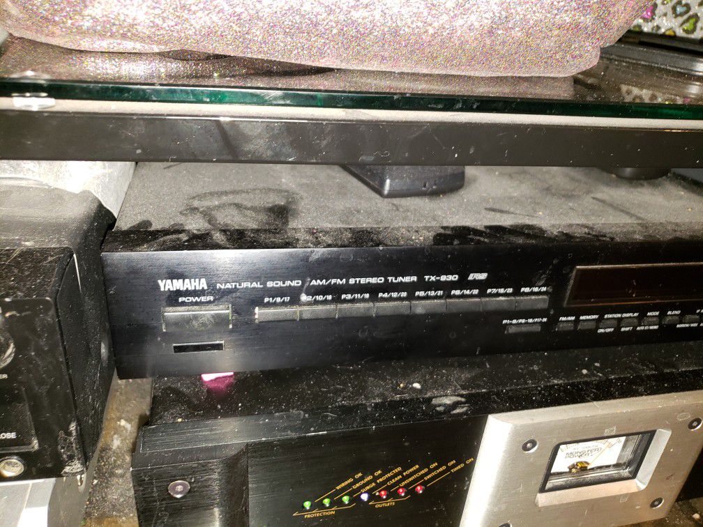 Yamaha tx-930 tuner and d r progressive DVD player