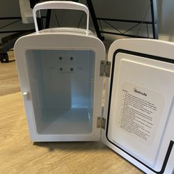 Mini Fridge - Like New!!