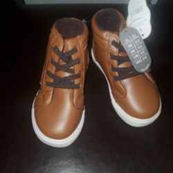 *NEW & FREE*  Size.  6 Months.  
