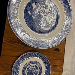 Blue willow pattern plates