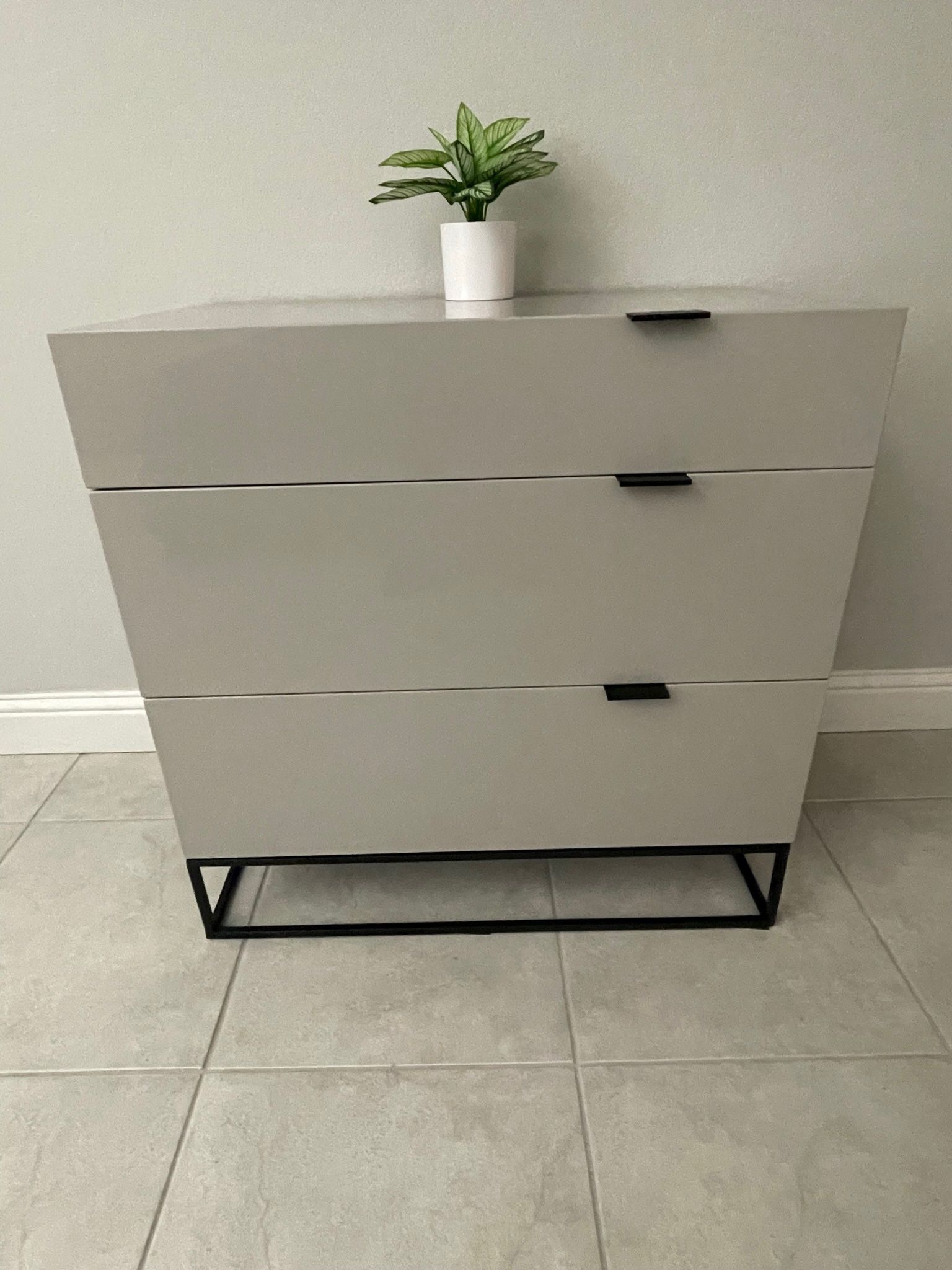 Modern Carmevale 3 Drawer Dresser 32”