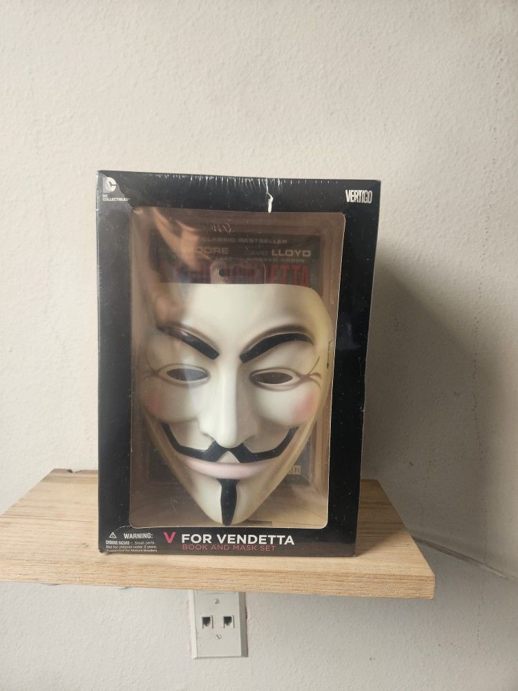 V For Vendetta Mask & Comic Book