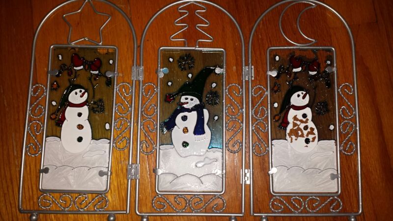 Christmas screen. Snowmen. Holiday. Downtown Chicago pick up.