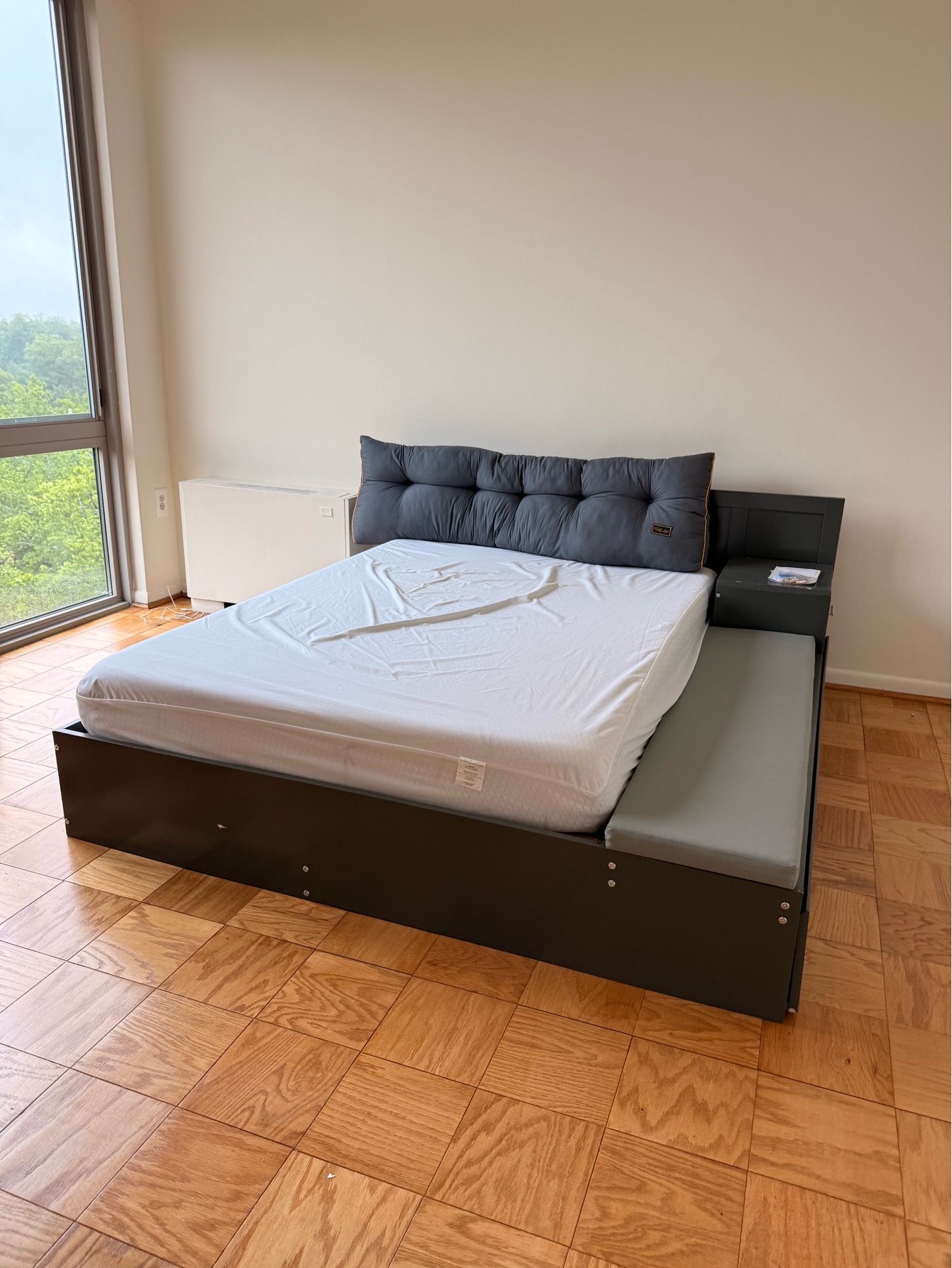 Full Size Wood Storage Hydraulic Platform Bed with twin size trundle, side table and lounge $75 OBO