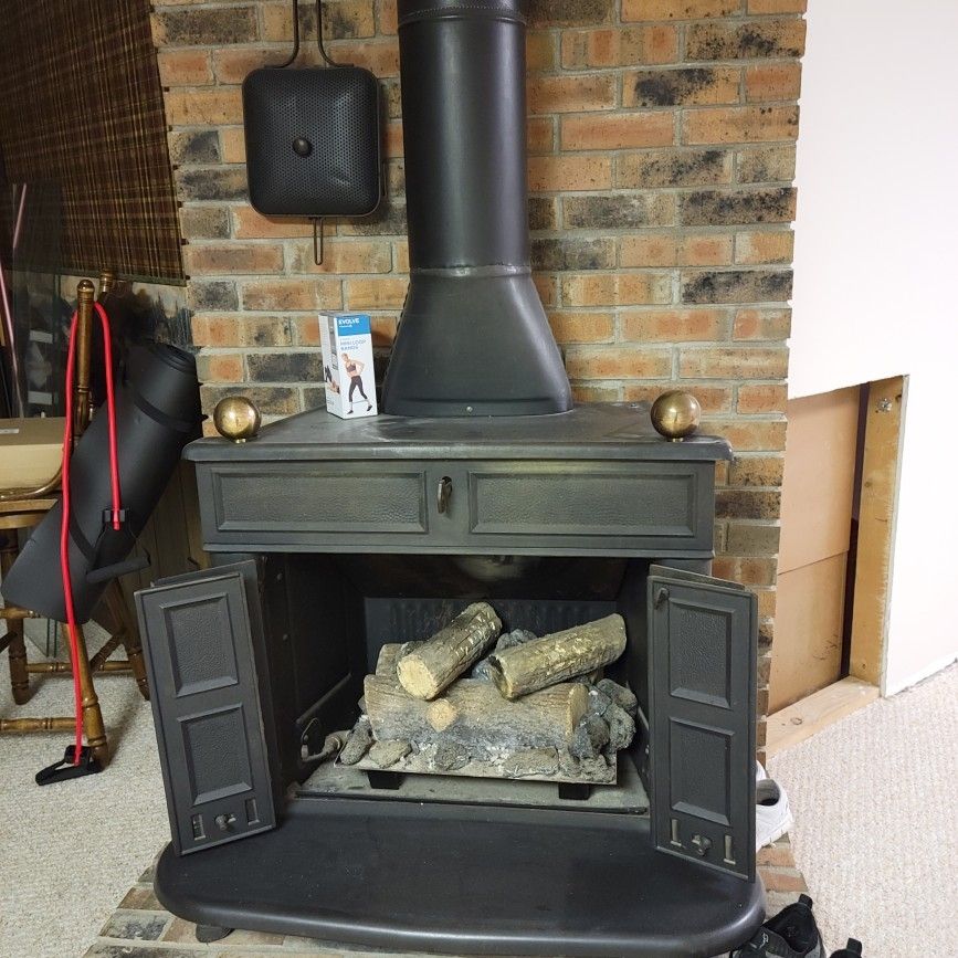 Cast Iron Franklin Stove for Sale in Big Rock, IL - OfferUp
