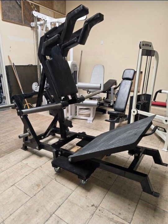 Vebula V SQUAT Commercial Gym Equipment Exercise Fitness Plate Loaded Weight Machine