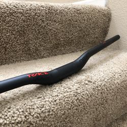 RACE FACE NEXT 35 20MM RISE HANDLEBAR   Brand: Face Face  Model: Next  Bike Type: Mountain Bike  Type: Riser Bar  Material: Carbon Fiber  Color:  Flat