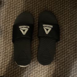 Man Sandals Size 11 Brand Rebook Color Black