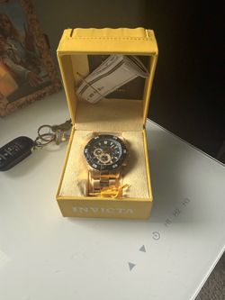 Invicta men’s quartz chronograph watch