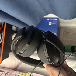 headset for PS4.