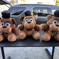 Five Nights at Freddy's 20" Classic Freddy Plush Glow In The Dark Eyes