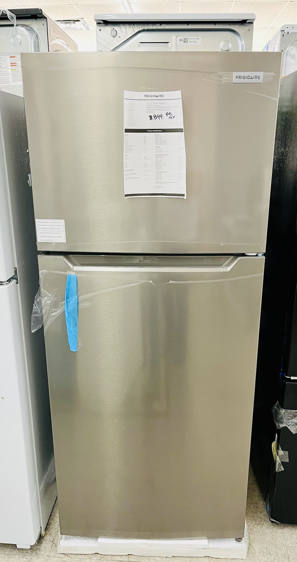 🔥🔥28” Frigidaire Top Freezer Refrigerator
