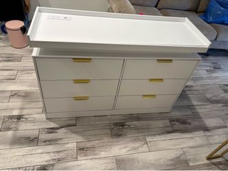 6 drawer dresser w/power outlet
