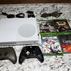 Xbox One s 500GB console with games