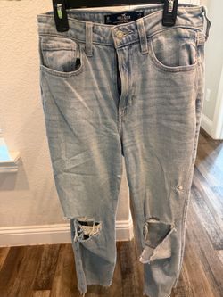 Hollister Women’s Light Blue Straight Ripped Jeans size 3R 26/27